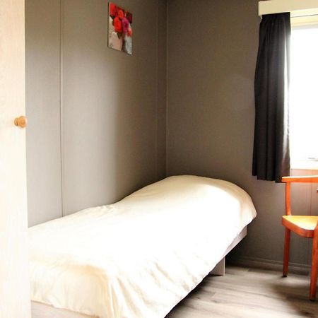 Hofgalow Chalet Op Camping "De Stal" Drijber Kültér fotó