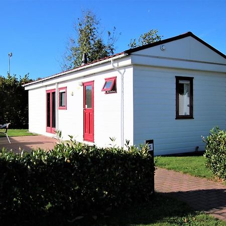 Hofgalow Chalet Op Camping "De Stal" Drijber Kültér fotó