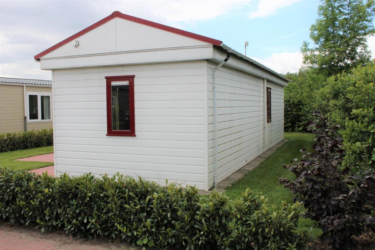 Hofgalow Chalet Op Camping "De Stal" Drijber Kültér fotó