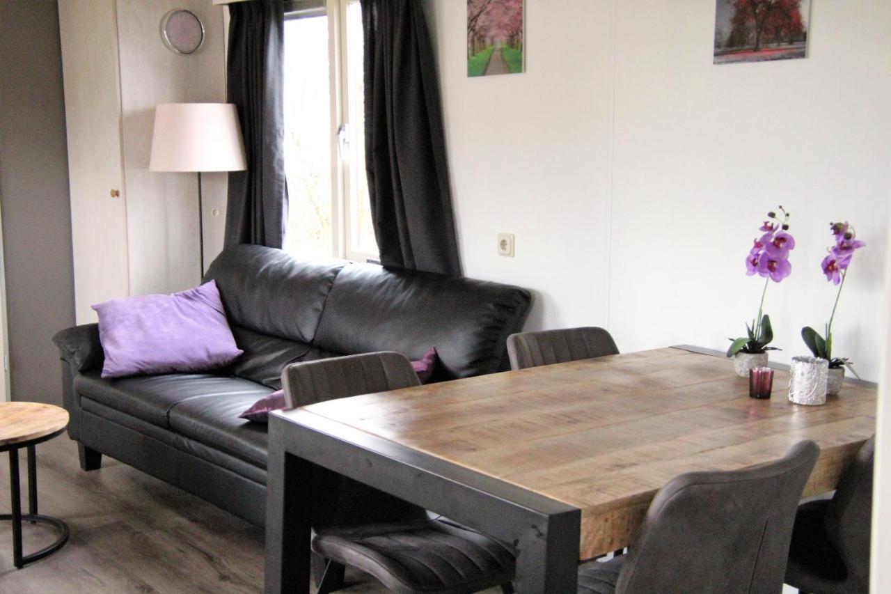 Hofgalow Chalet Op Camping "De Stal" Drijber Kültér fotó