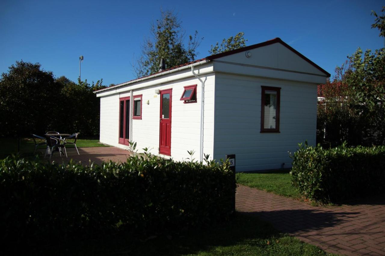 Hofgalow Chalet Op Camping "De Stal" Drijber Kültér fotó